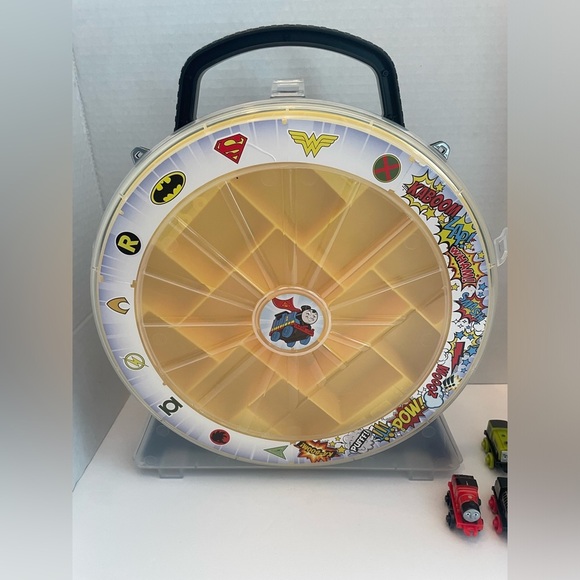 Thomas & Friends Collector's Playwheel Case Minis Dc Superheroes with figures - Picture 3 of 5